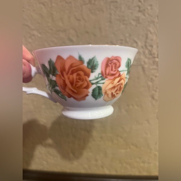 JUNE Vintage AVON 1991 ‘Blossoms of the Month’ JUNE Roses Teacup & Saucer - Picture 7 of 8